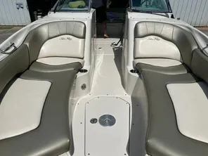 2005 Sea Ray 240 Sundeck