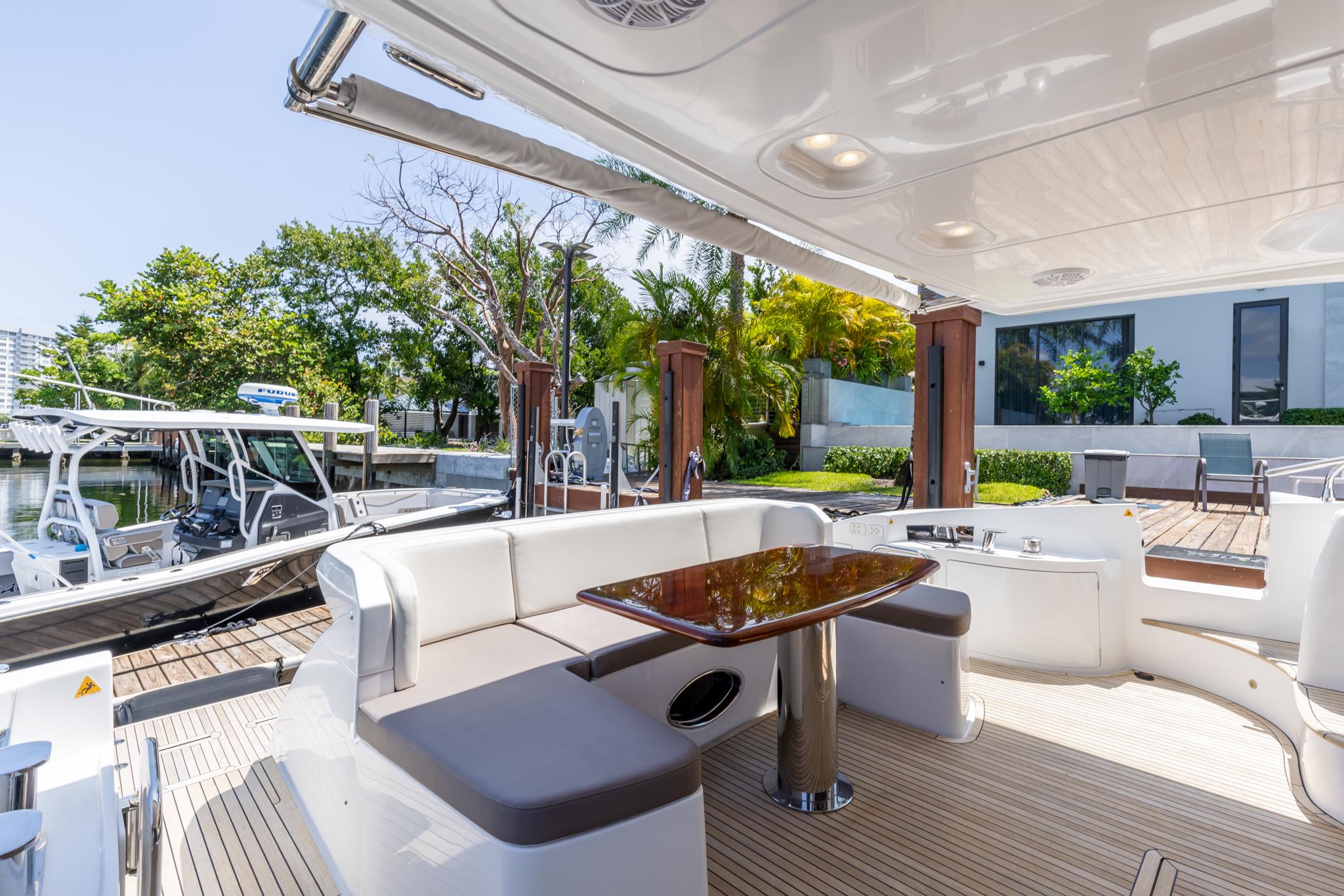 Azimut 64 Jeneli - Aft Deck, Seating and Table