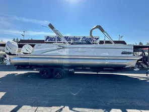 2023 Avalon 27' Catalina Elite Windshield w/ Twin 400HP Mercurys!