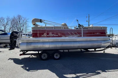 2021 Sun Tracker 22 DLX XP3 Party Barge