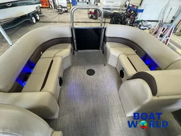 2024 Bentley Pontoons Legacy 200 Navigator Quad Lounge Pontoon & Honda 4