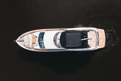 2024-Sunseeker-88-Yacht