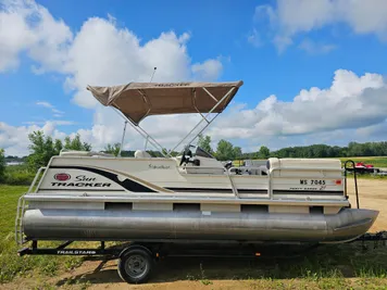 2003 Sun Tracker PARTY BARGE 21 Signature Series