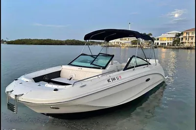 2019 Sea Ray SDX 250 Outboard