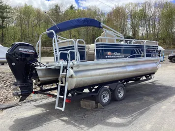 2021 Sun Tracker 20 DLX Party Barge