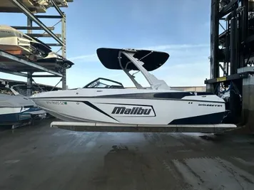 2022 Malibu 22 LSV