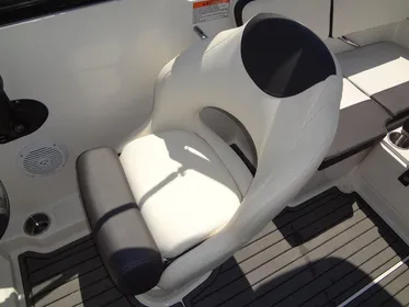 2021 Bayliner VR4 Bowrider - Outboard