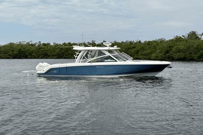2021 Boston Whaler 320 Vantage