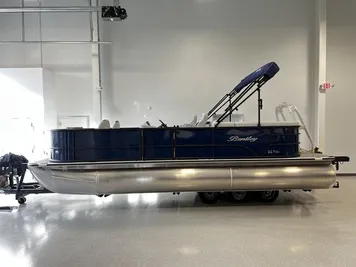 2024 Bentley Pontoons Fish 223 Center Walk-Thru 3/4 Tube