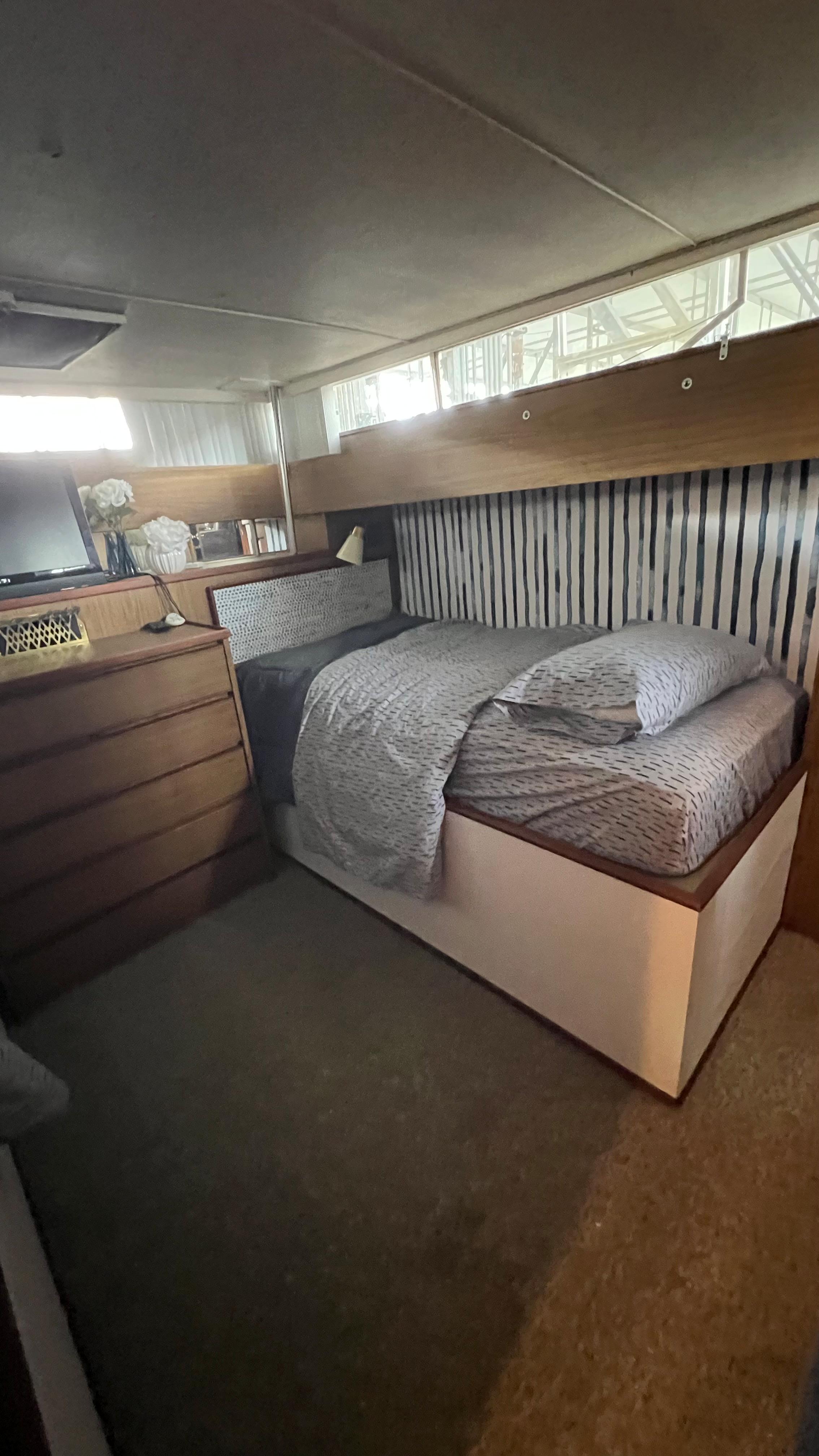 1968 Chris-Craft 42 Commander