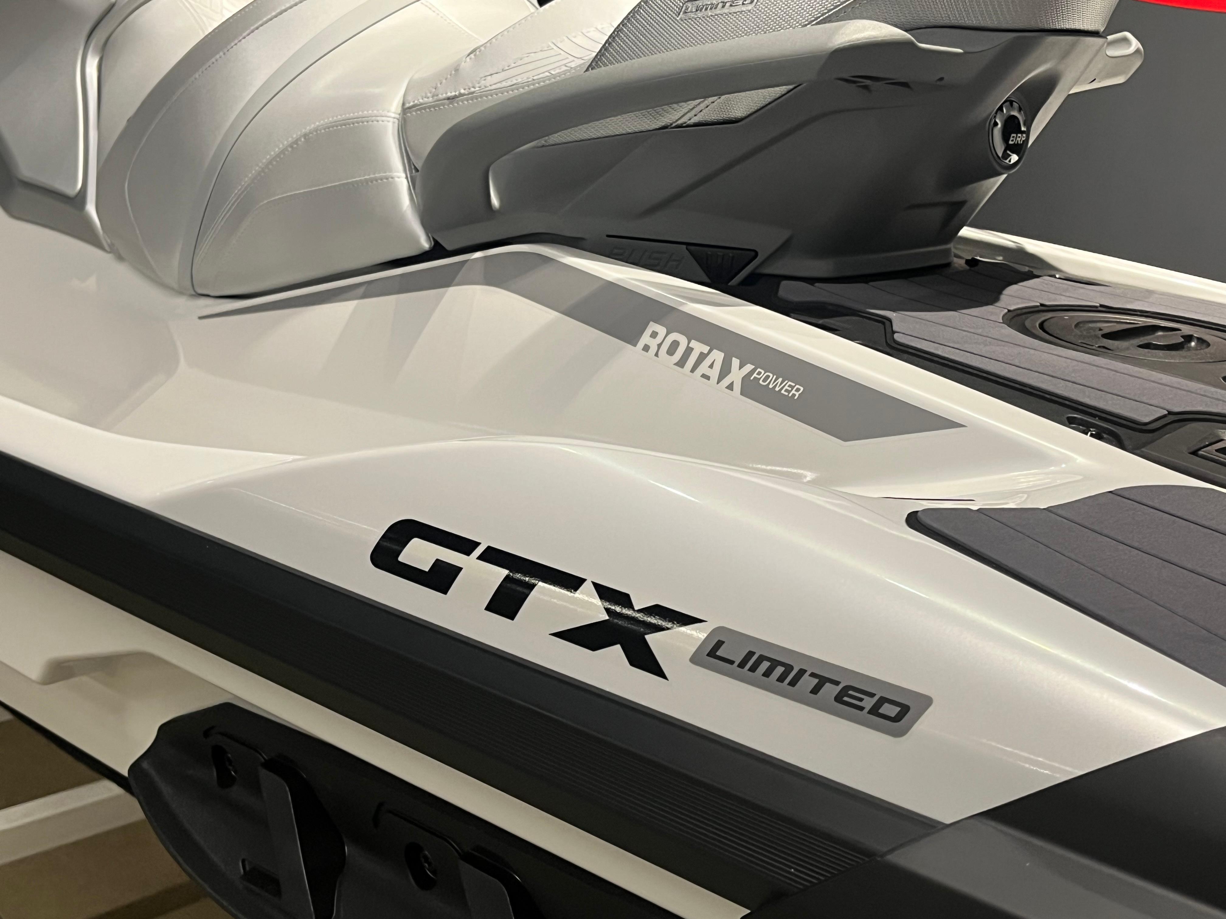2023 Sea-Doo GTX Limited 300：快適なパーソナルウォータークラフト