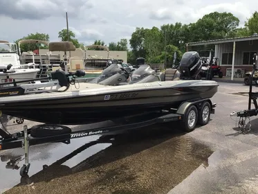 2010 Triton 19XS DC