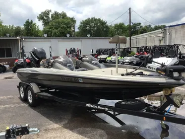 2010 Triton 19XS DC