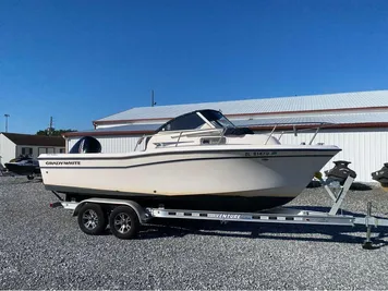 2000 Grady-White 208 Adventure Walkaround Cabin