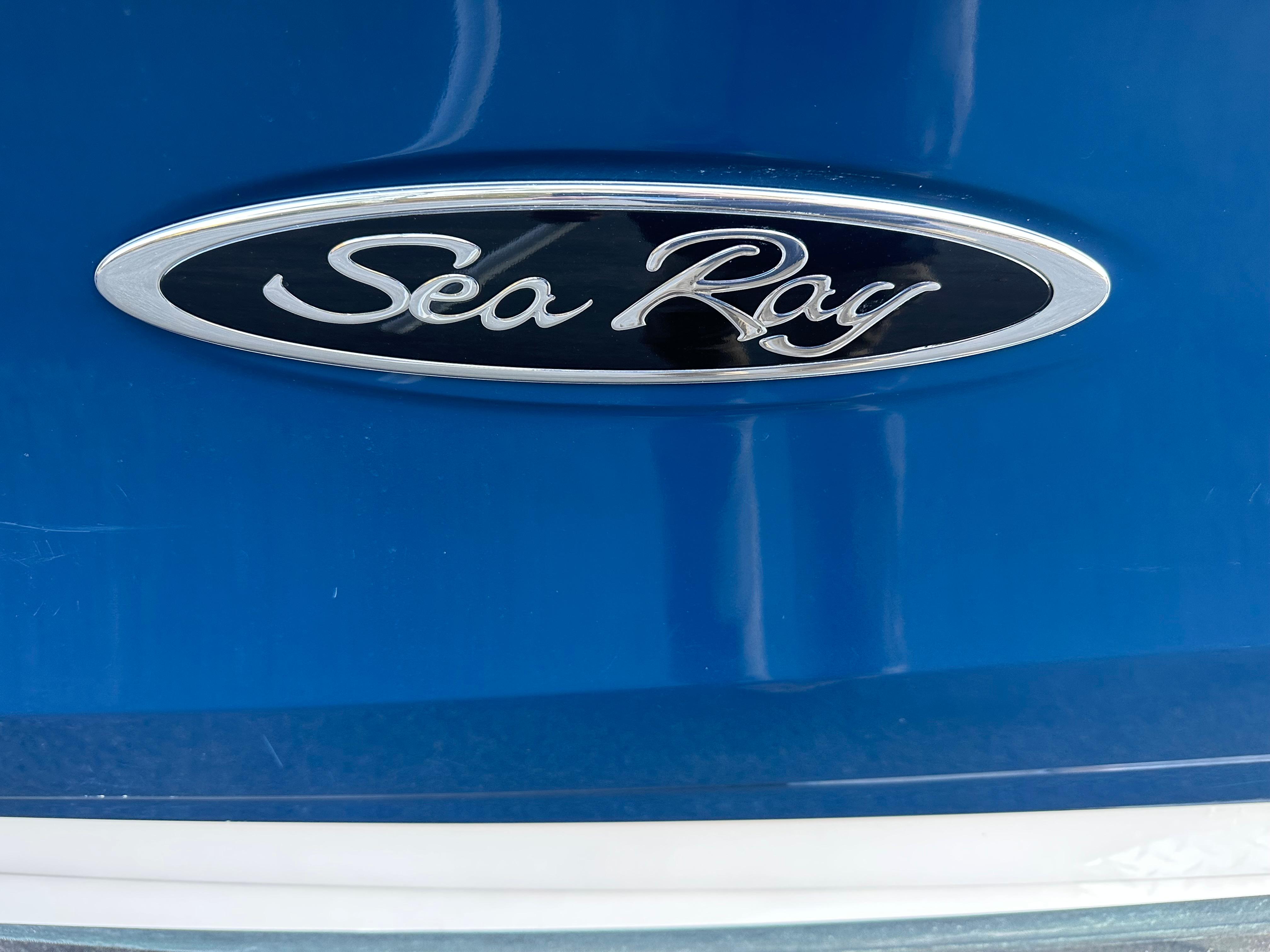 2021 Sea Ray SPXO 210