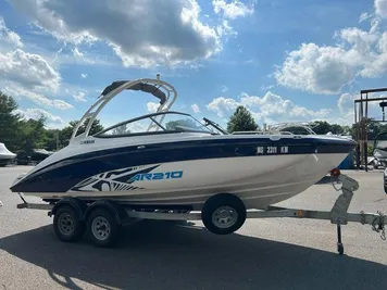 2022 Yamaha Boats AR210