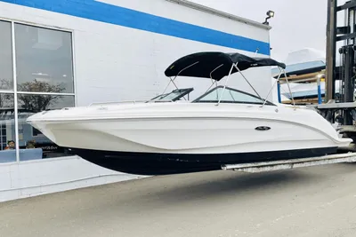 2024 Sea Ray SDX 250 Outboard