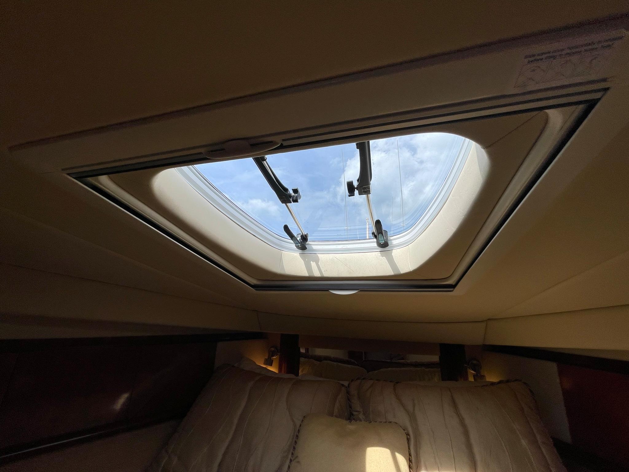 MASTER STATEROOM OVERHEAD OPENING HATCH WITH SCREEN & BLACKOUT COVERS