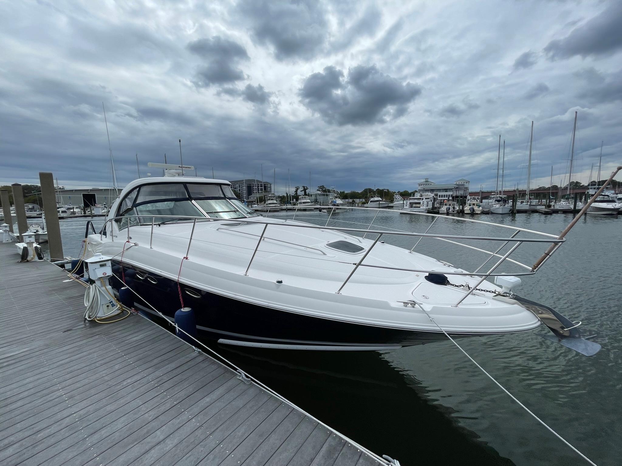 2005 SEA RAY 390 SUNDANCER BOW VIEW FROM DOCK