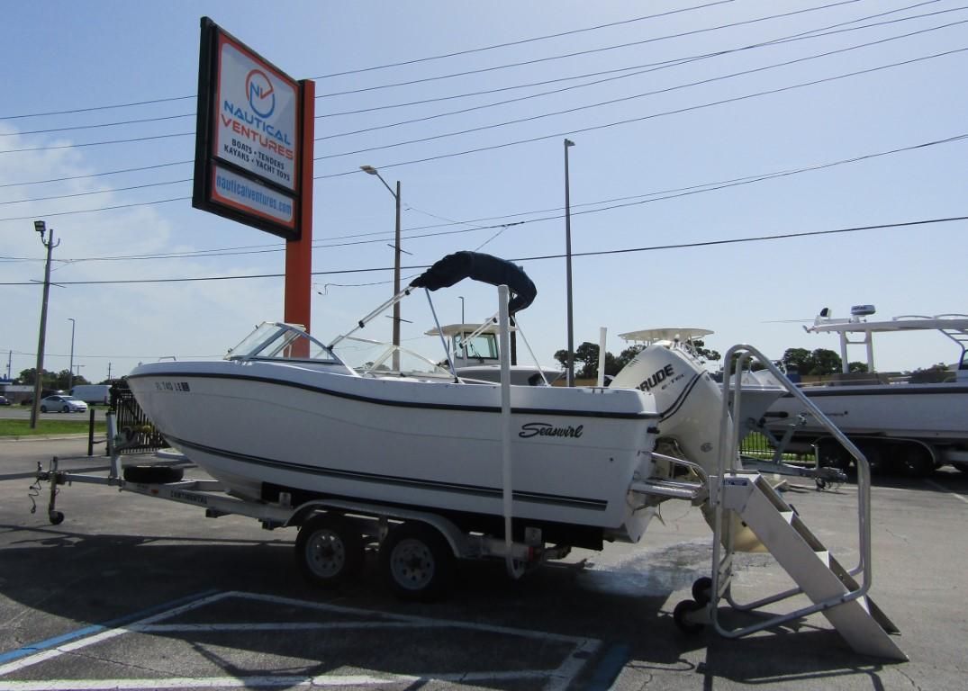 2000 Seaswirl Striper 2100 Dual Console