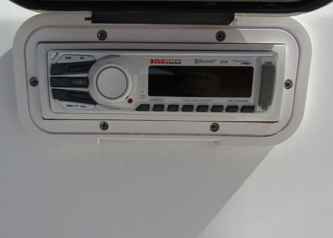 2000 Seaswirl Striper 2100 Dual Console