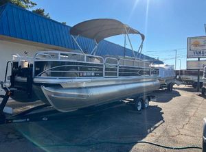 2019 Tracker Fishing Barge 24 XP3