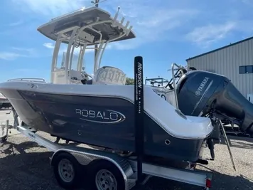 2021 Robalo R222EX