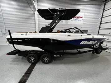 2024 Malibu 22 LSV