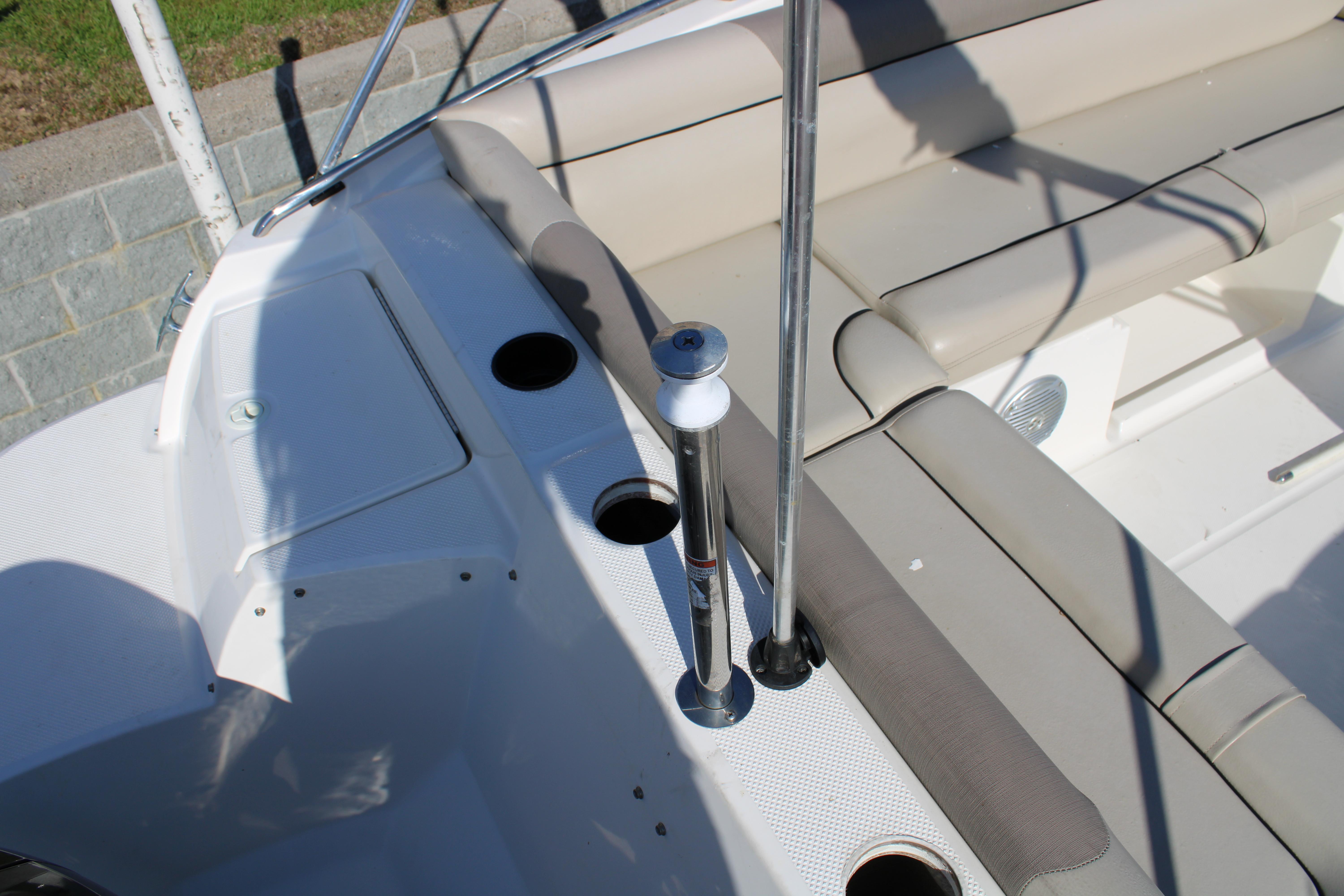 2016 Bayliner 210 Deck Boat