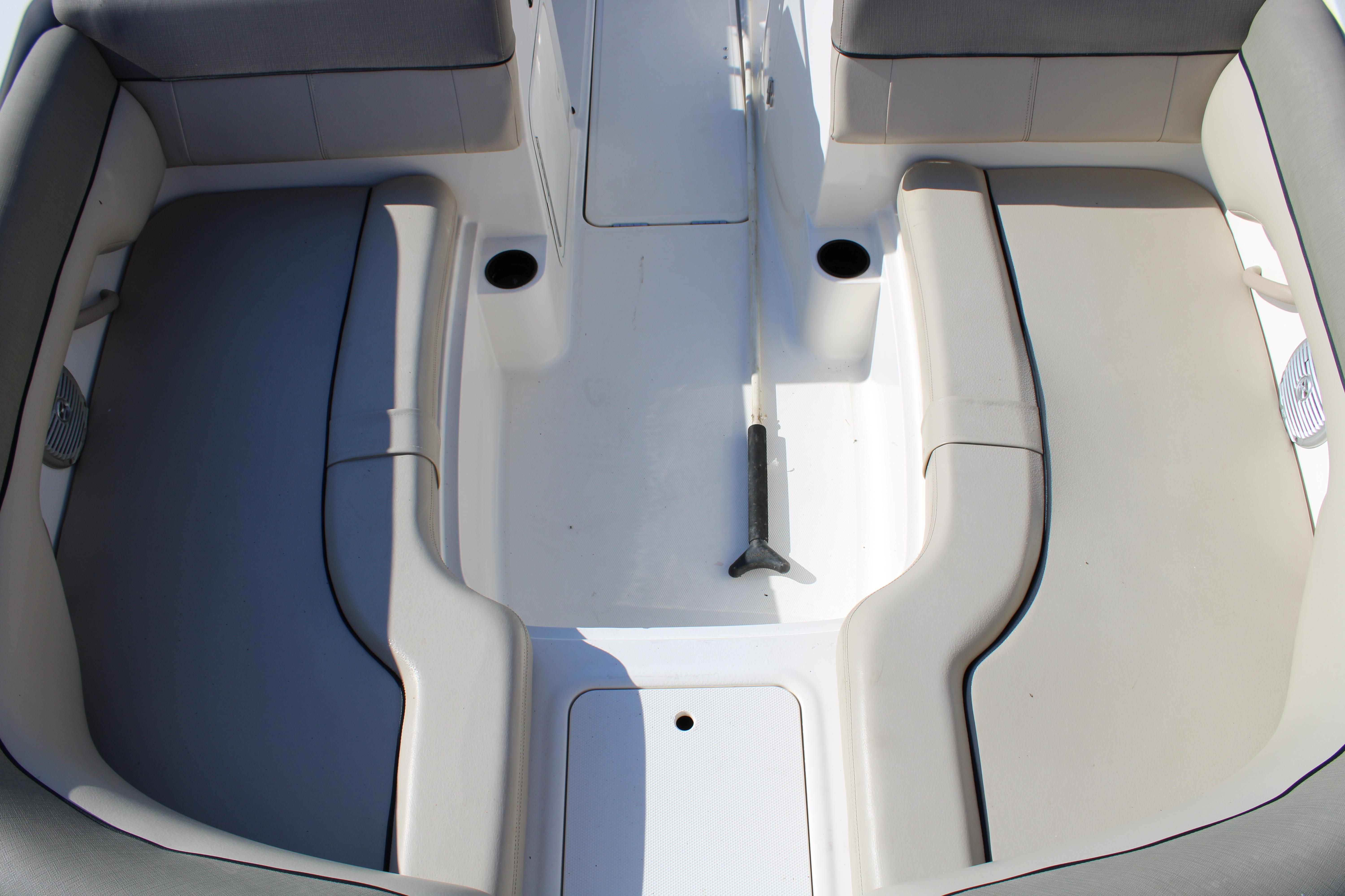 2016 Bayliner 210 Deck Boat