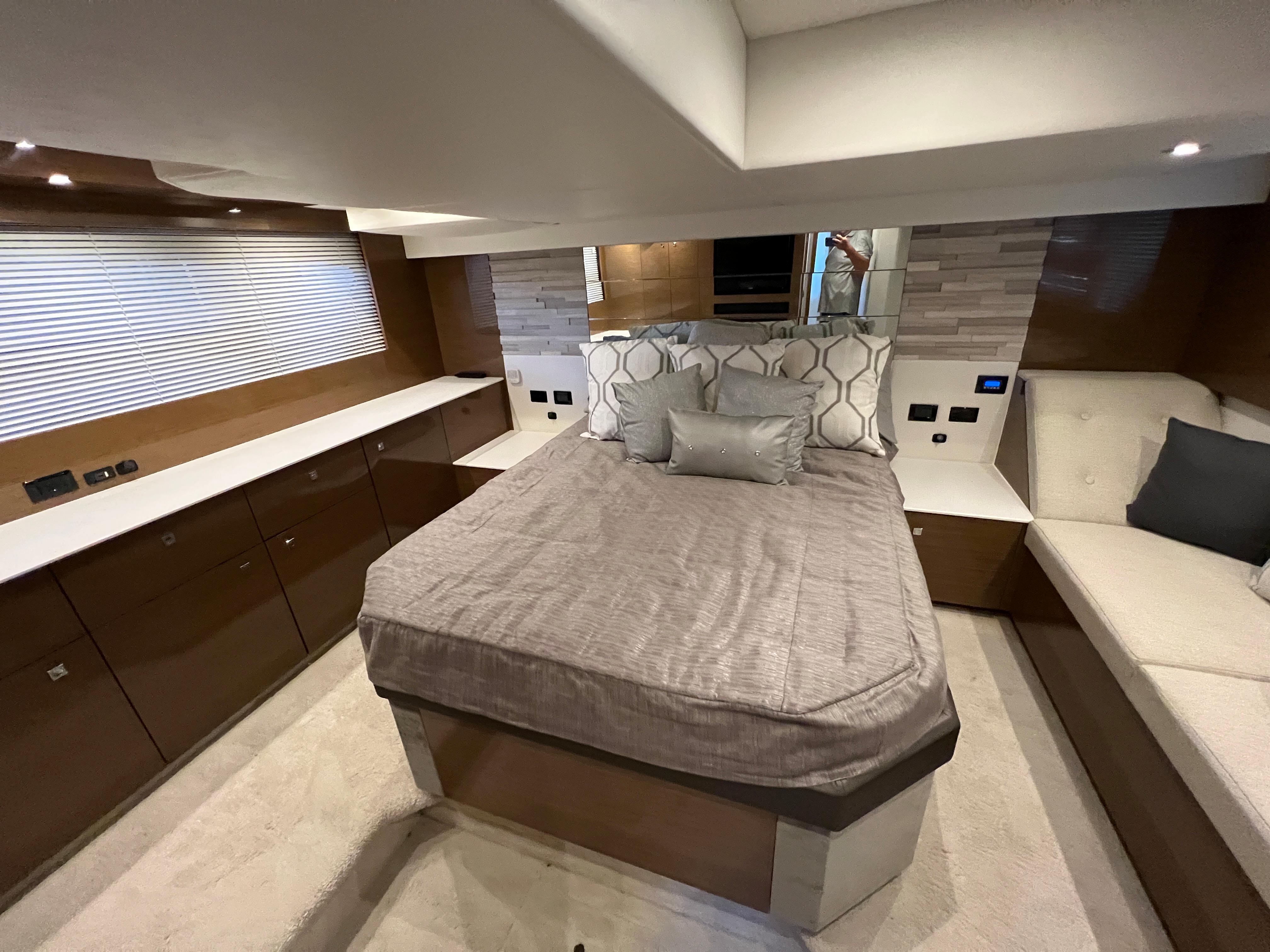 2018 Cruisers Yachts 50 Cantius
