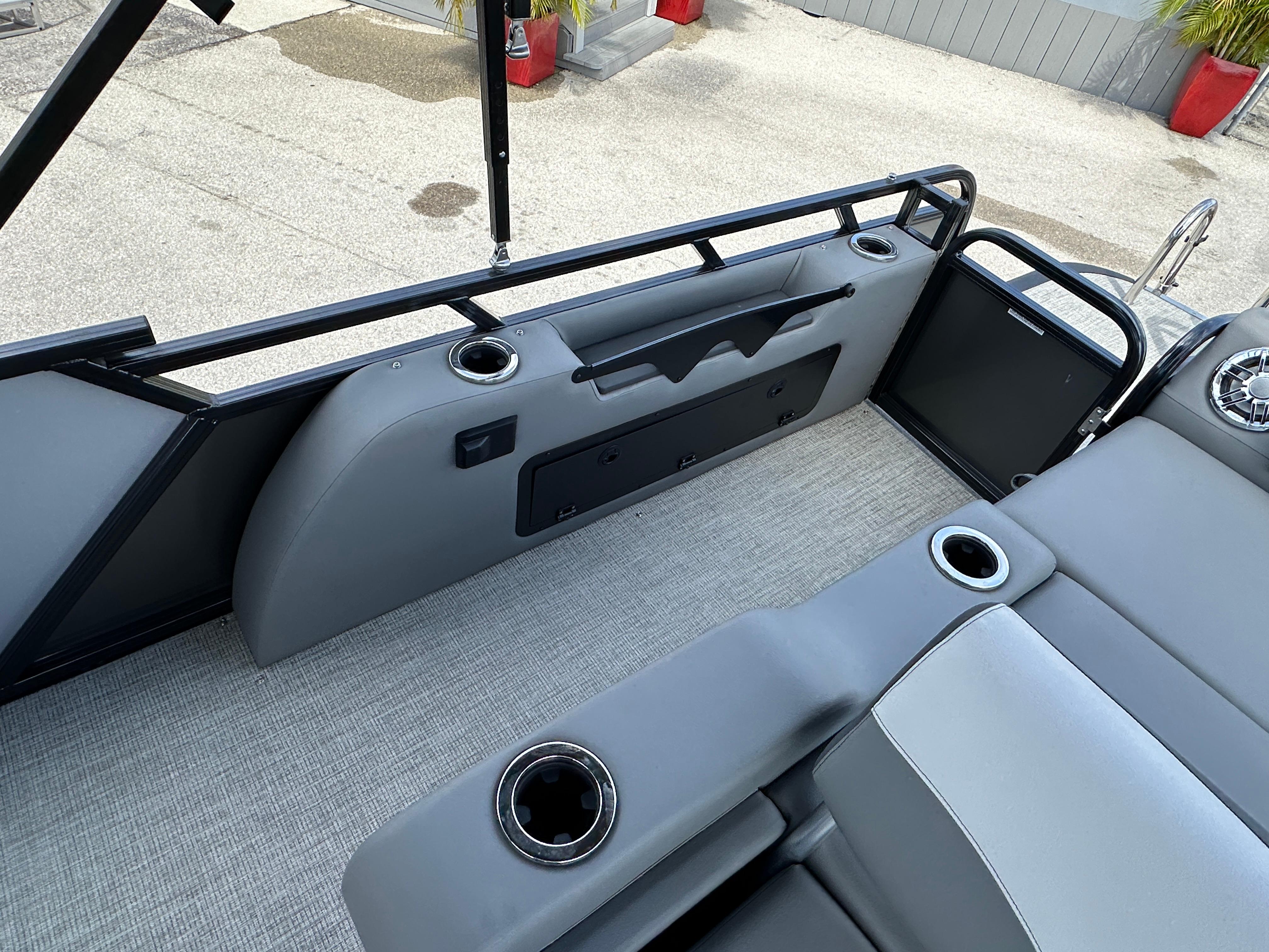2024 Avalon 2585 LSZ Versatile Rear Bench, Tri Toon High Performance