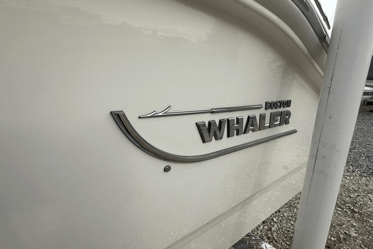 2023 Boston Whaler 250 Dauntless