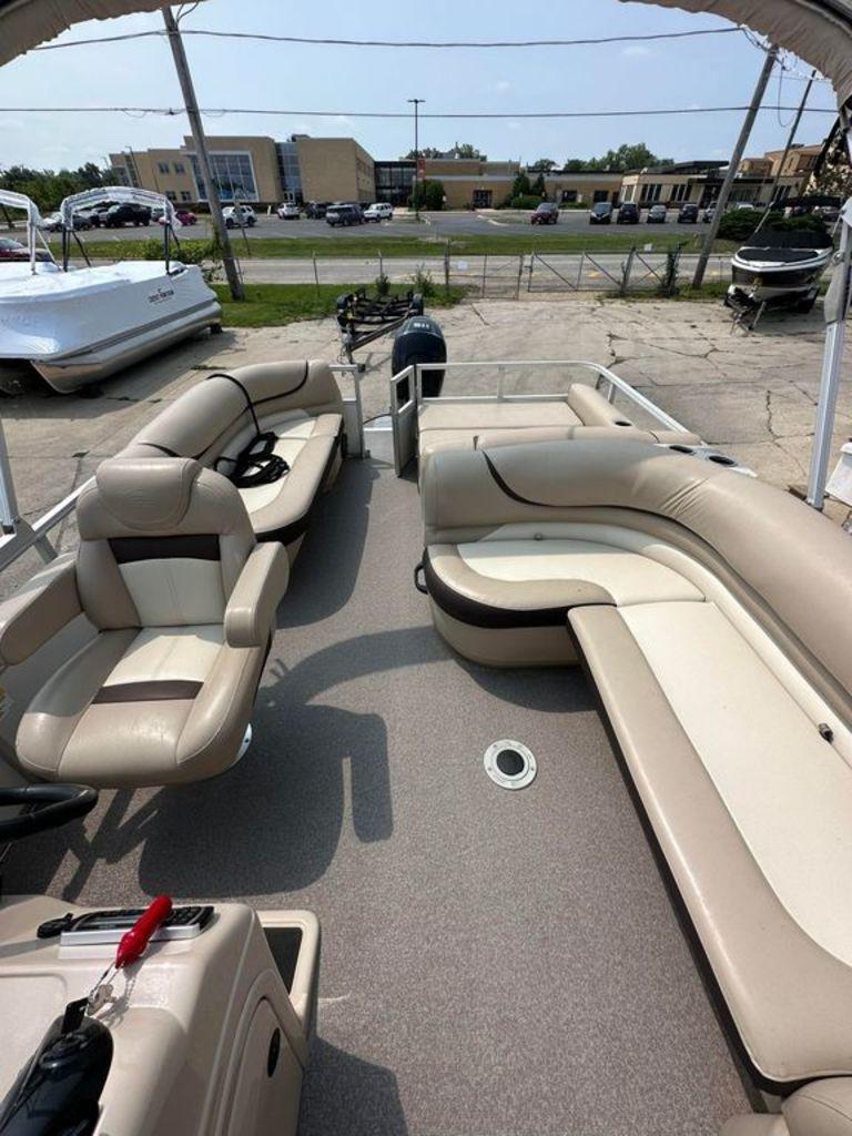 2016 Sun Tracker Party Barge 24 DLX