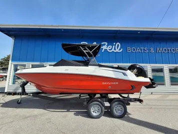 2024 Bayliner VR5 Bowrider - Outboard