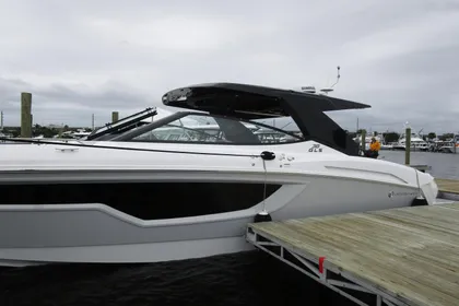 2024 Cruisers Yachts 38 GLS Outboard