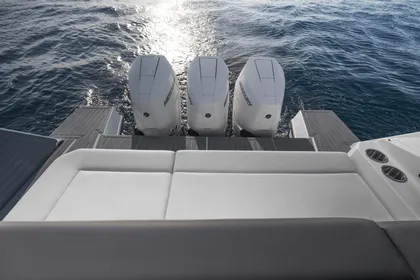 2024 Cruisers Yachts 38 GLS Outboard