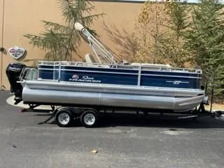2024 Sun Tracker Fishin' Barge 20 DLX