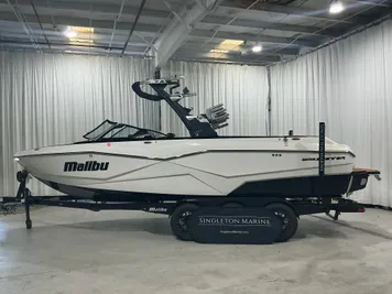 2024 Malibu Wakesetter 25 LSV