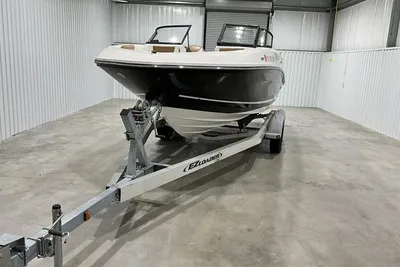 2020 Bayliner VR5 Bowrider - Outboard