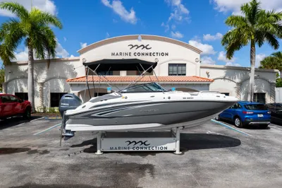 2023 Hurricane SunDeck 2200 OB