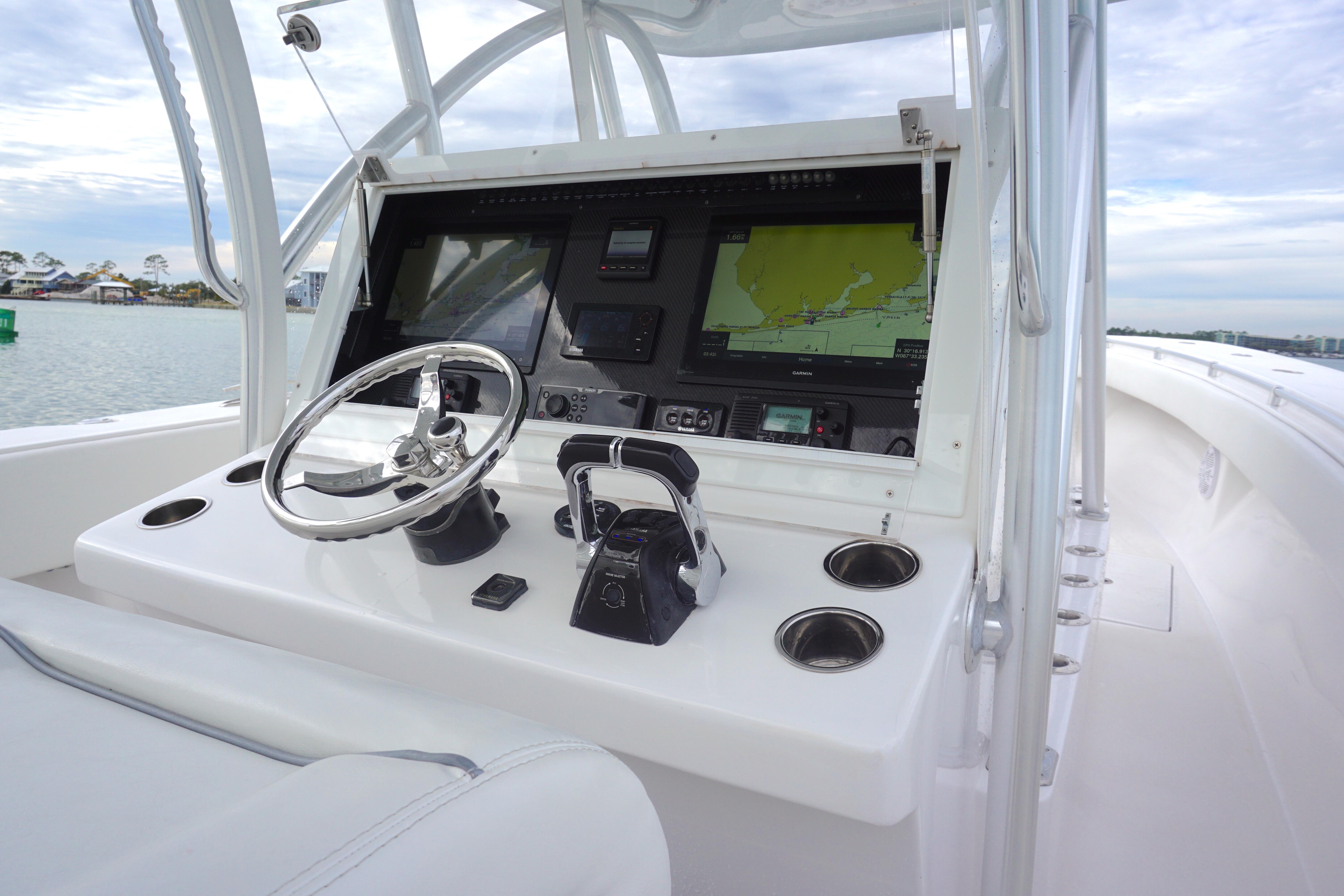 2017 37 Seahunter 37T The Fish Tank Console
