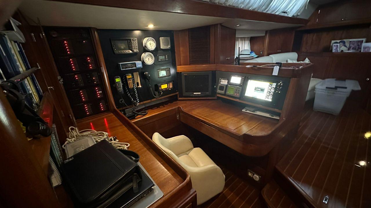 1993 Oyster 80 Deck Saloon