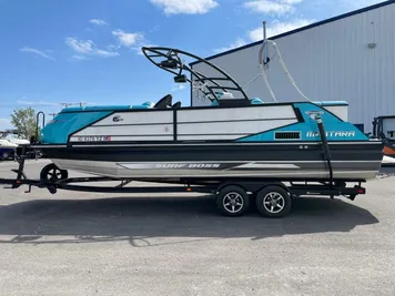 2020 Montara 25' Surf Boss