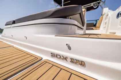 2022 Sea Ray SDX 270 Outboard