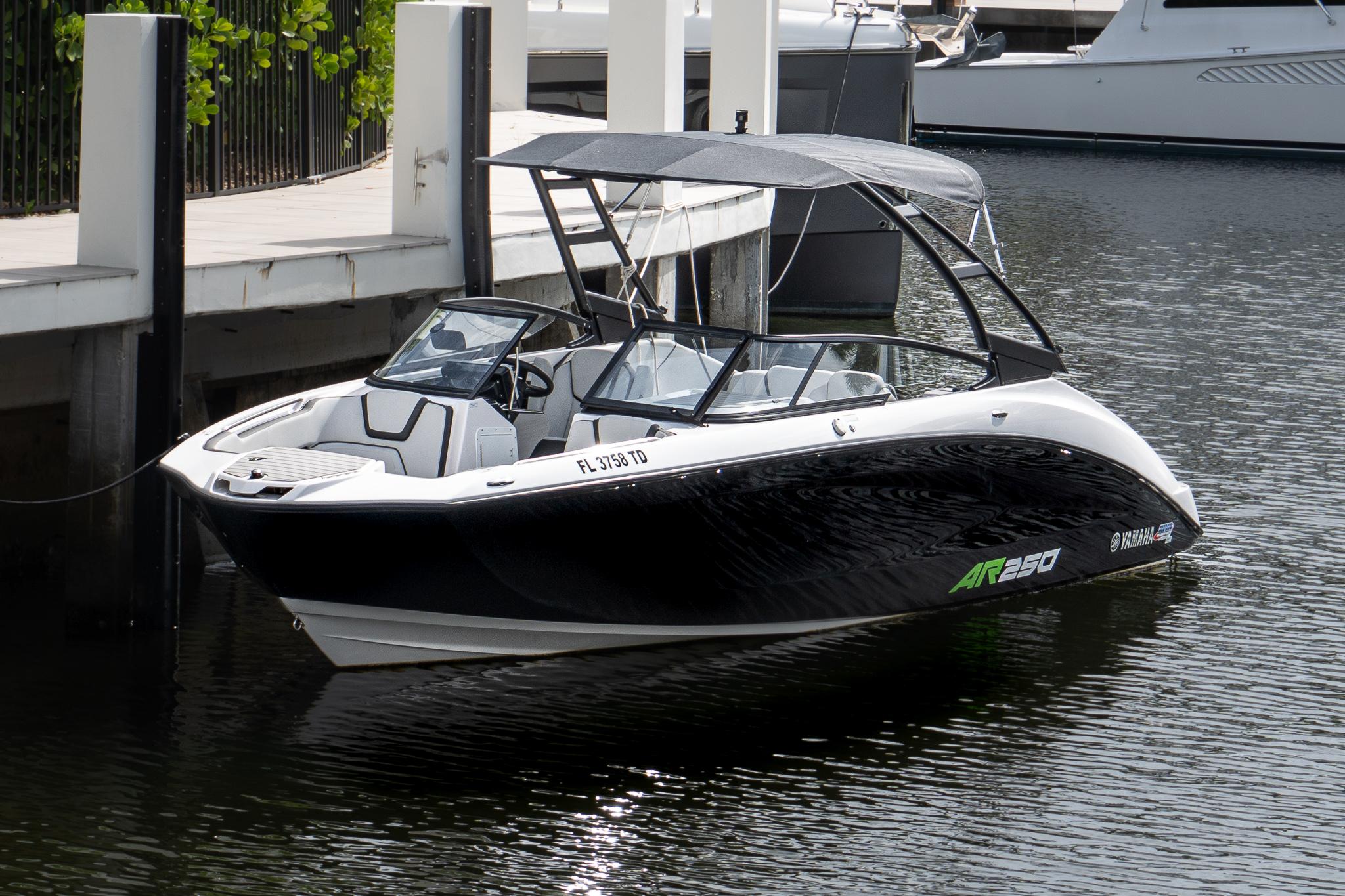 2022 Yamaha Boats AR 250
