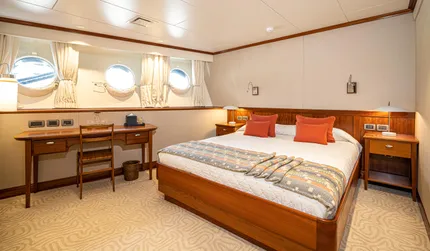 Forward VIP Stateroom (Port)