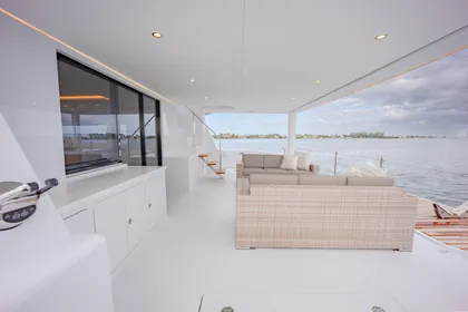 Two Oceans 555 aft deck seating