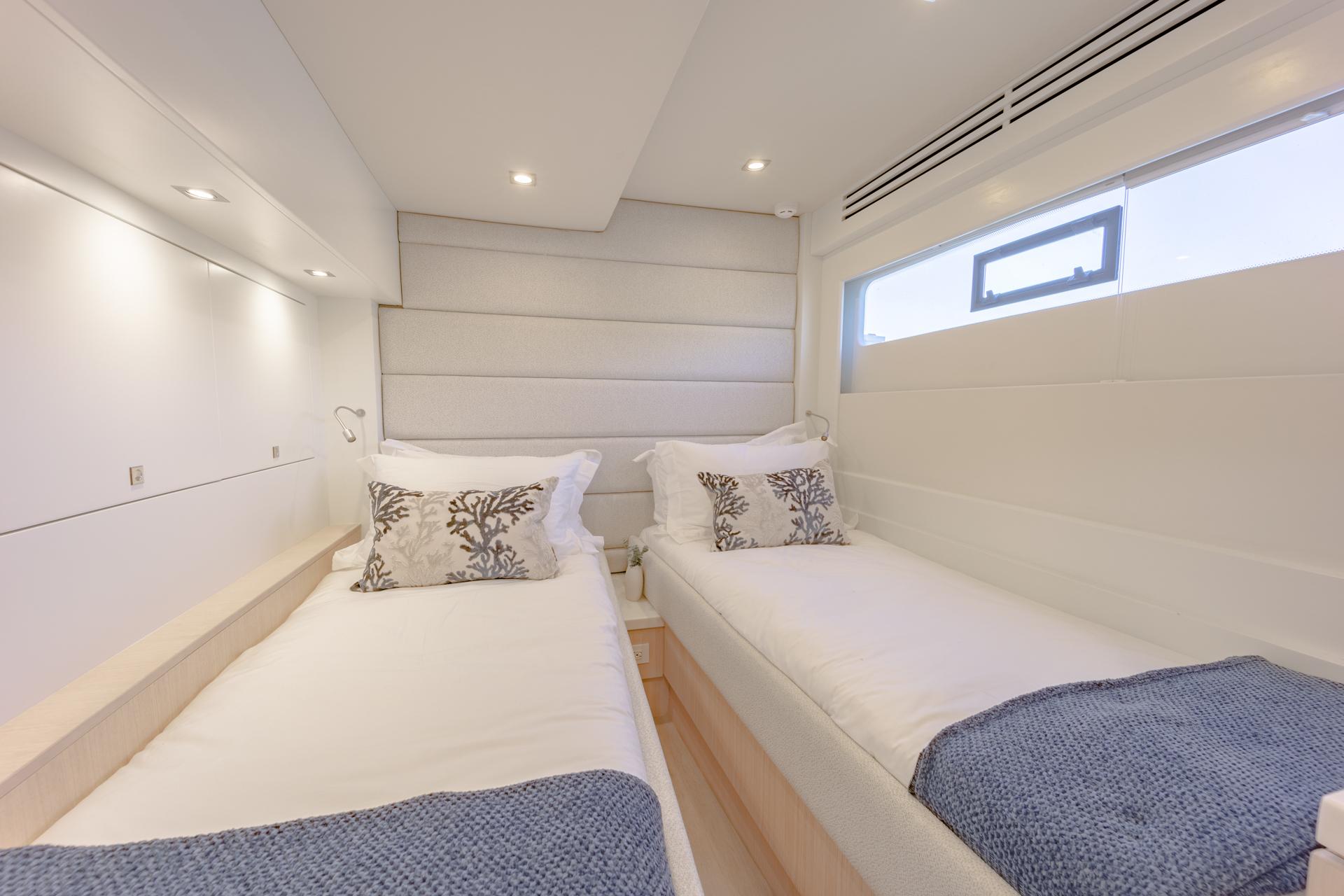 Two Oceans 555 twin beds
