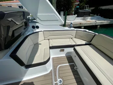 2016 Monterey 335 Sport Yacht